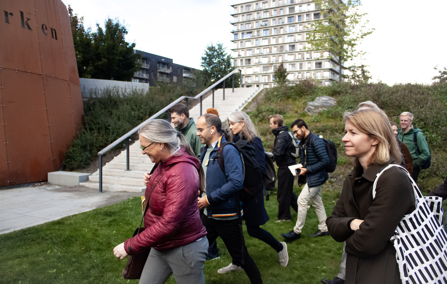 På befaring i Tiedemannsparken 2022. Foto Kaja Rossland Dahlen